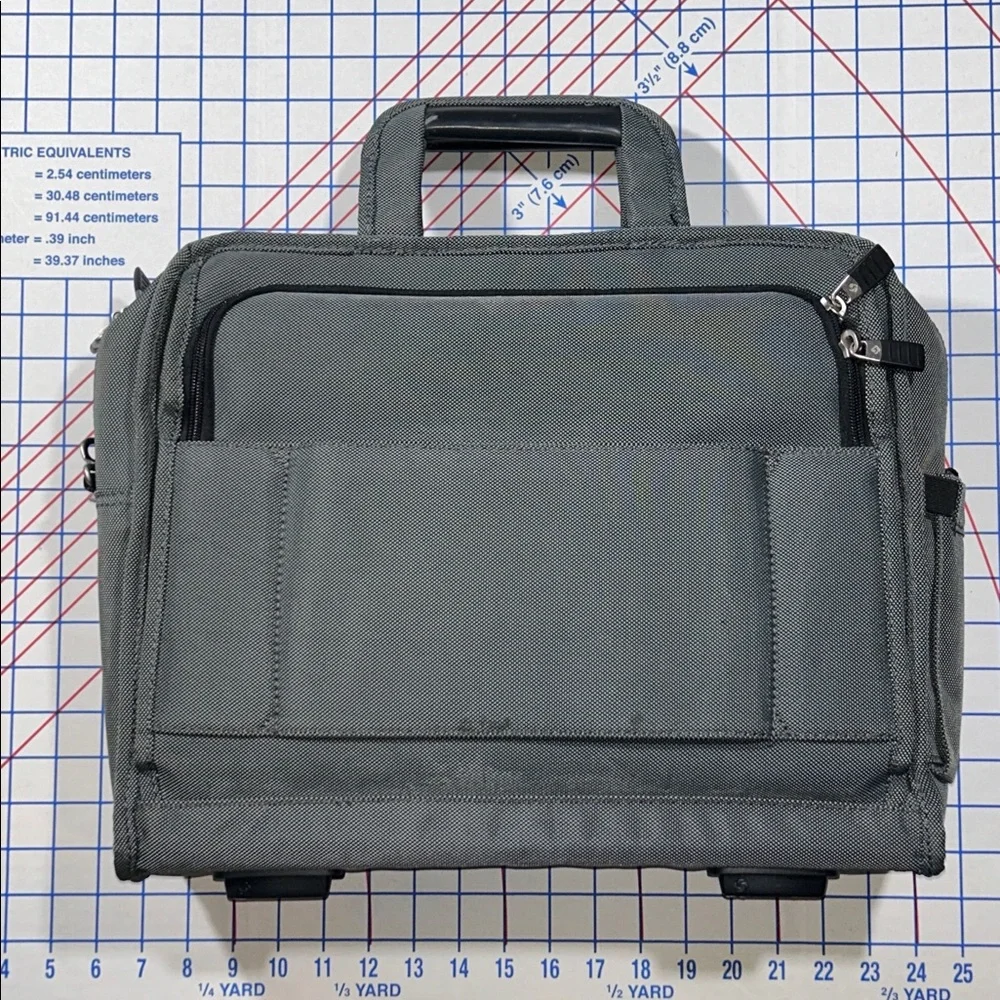 Samsonite Black/Platinum Imobile Z60 Top Loading Case
